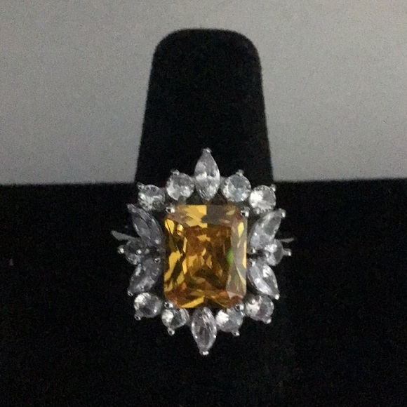 Beautiful Citrine Ring - Picture 2 of 9
